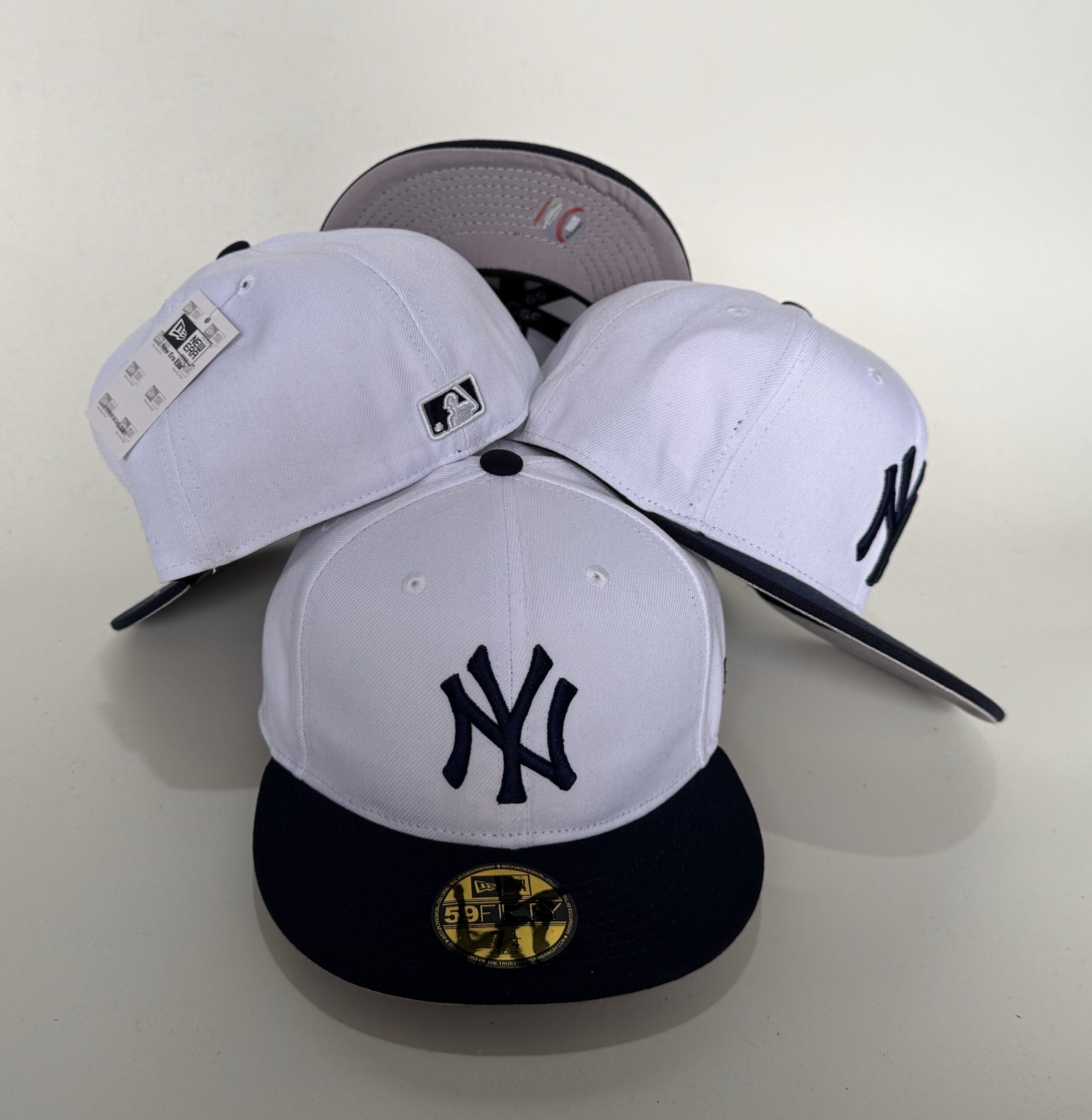 43 New York Yankees CCAA2601-01-152 AA Classic Fitted Cap 152 USD8.48 - Image 1