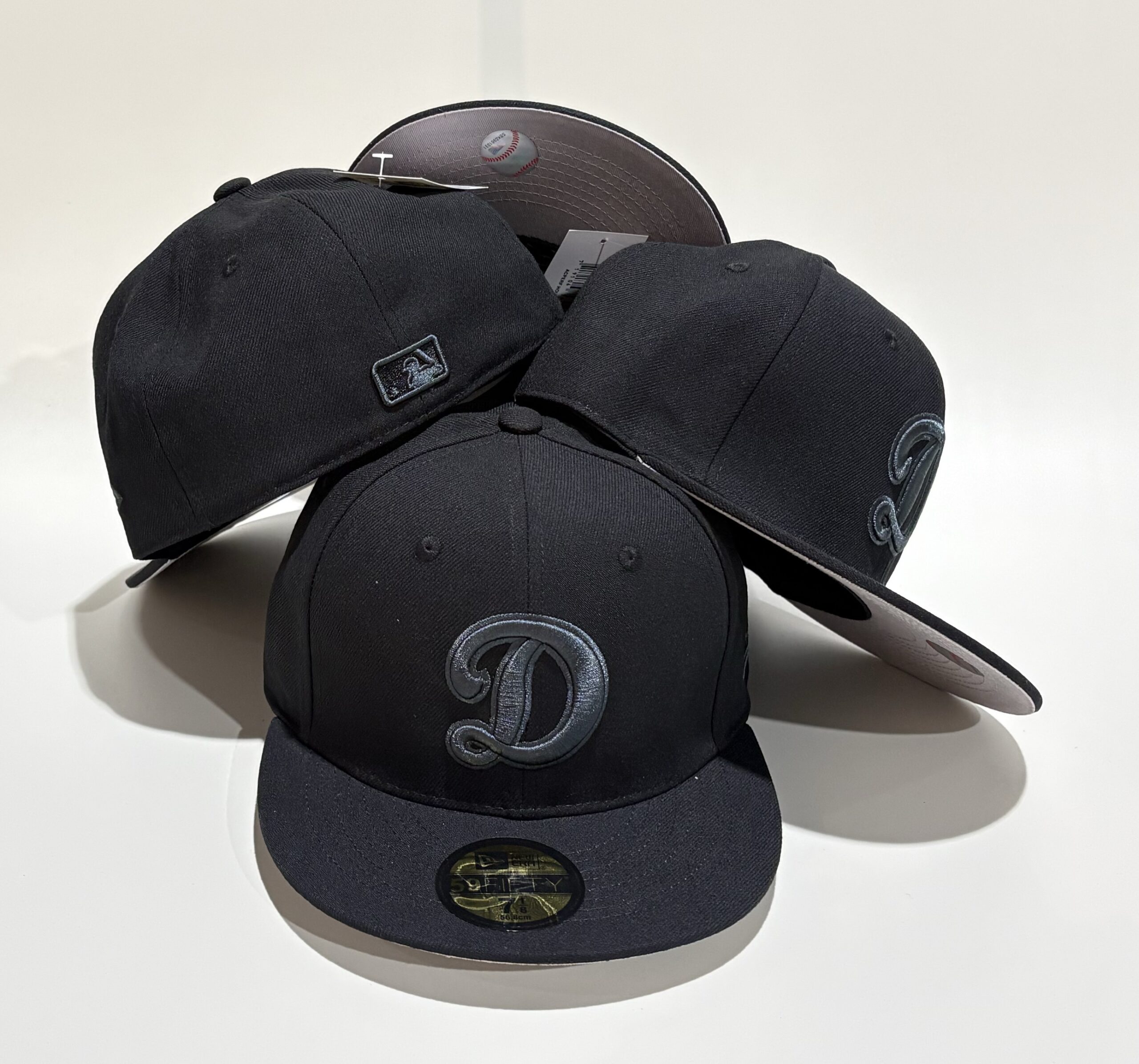153 Los Angeles Dodgers CCAA2601-02-153 AA Classic Fitted Cap 153 USD8.48 - Image 1