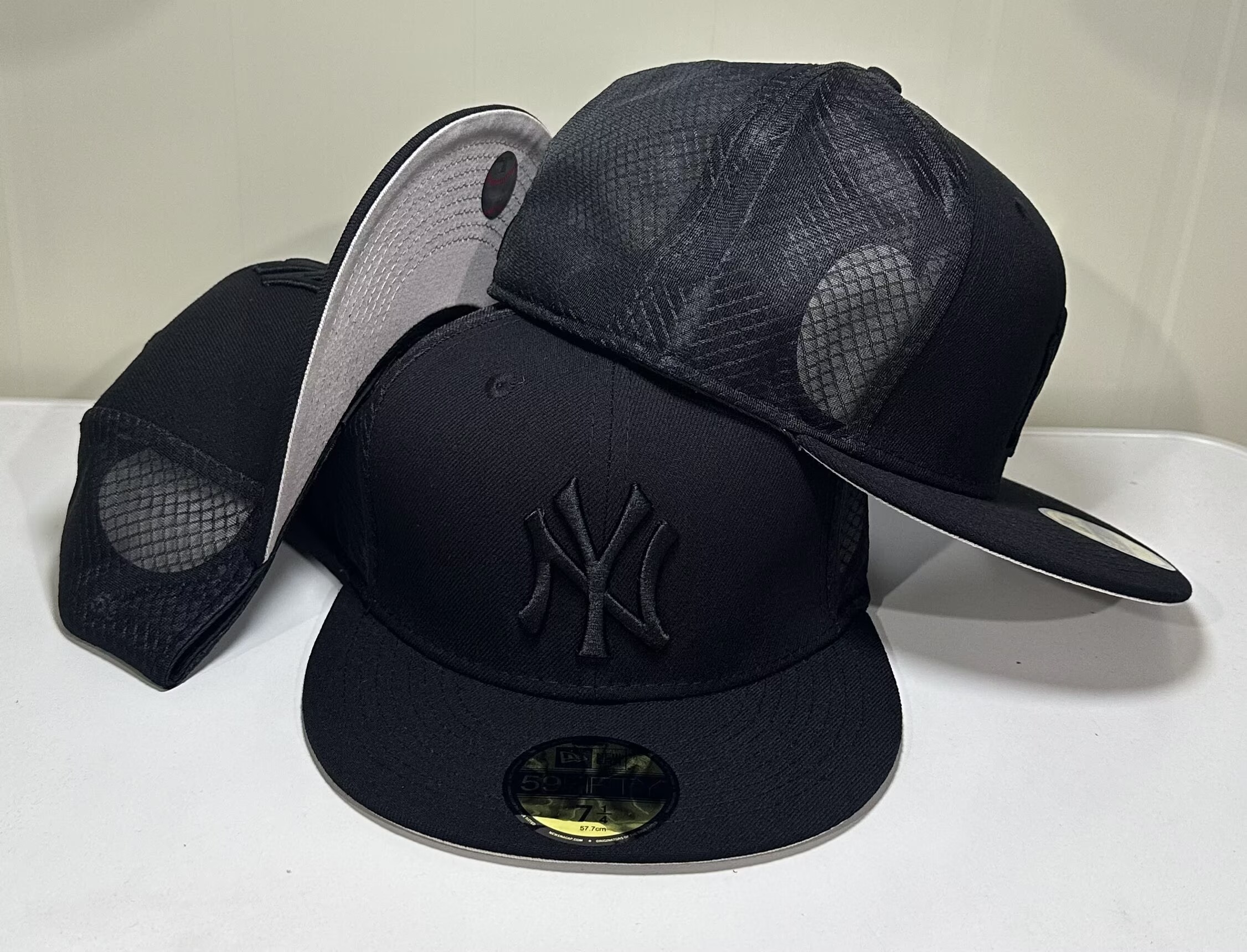 150 Coco New York Yankees CCAA2601-01-150 AA Classic Fitted Cap 150 USD8.48 - Image 1