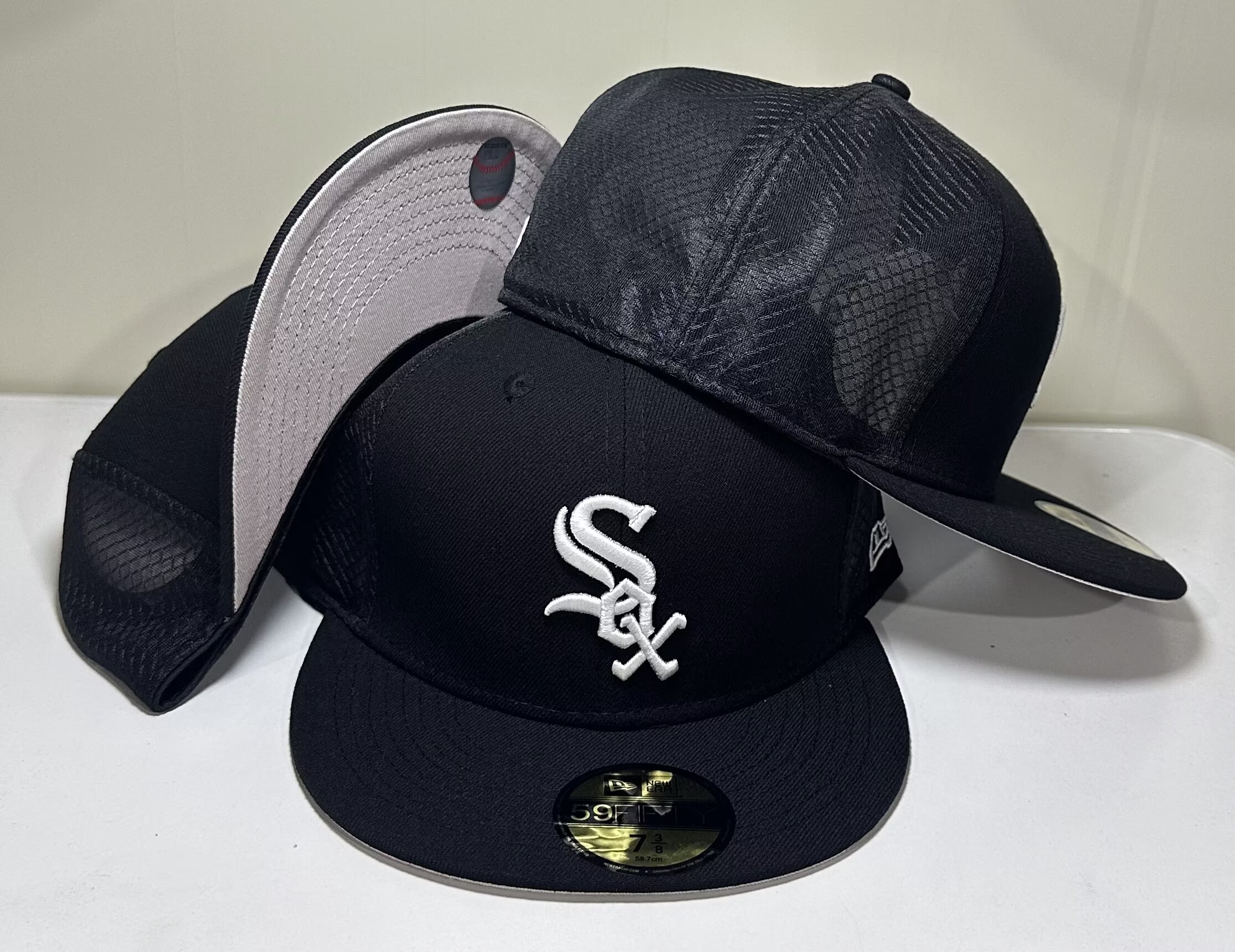 200 Coco Chicago White Sox CCAA2601-03-200 AA Classic Fitted Cap 200 USD8.48 - Image 1
