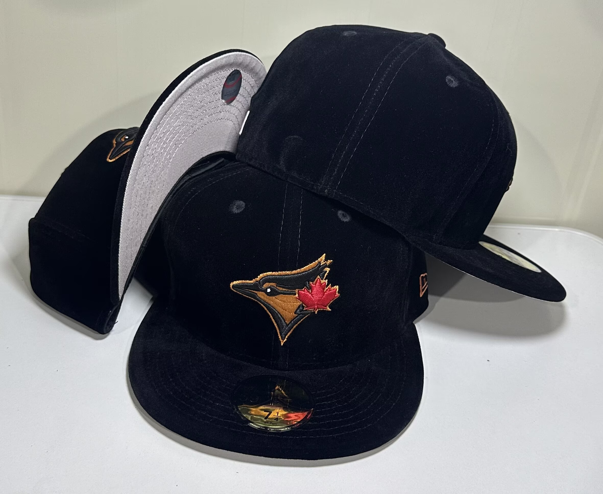 104 Toronto Blue Jays CCAA2601-04-104 AA Classic Fitted Cap 104 USD8.48 - Image 1