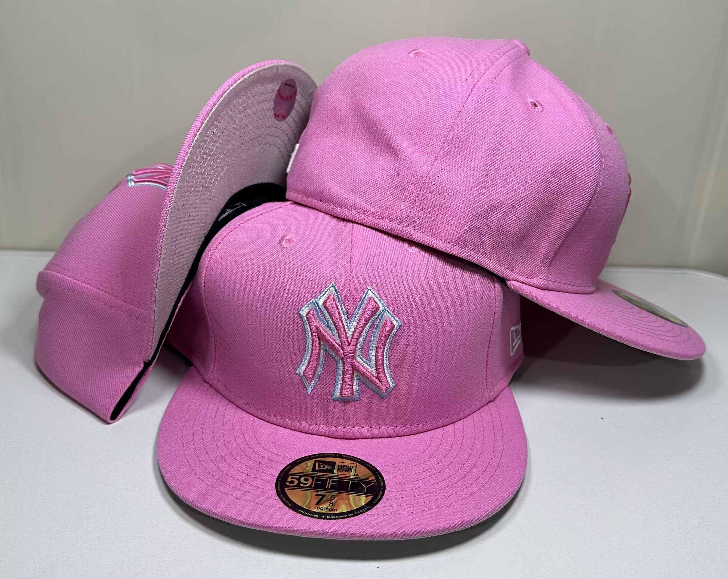 152 Coco New York Yankees CCAA2601-01-152 AA Classic Fitted Cap 152 USD8.48 - Image 1