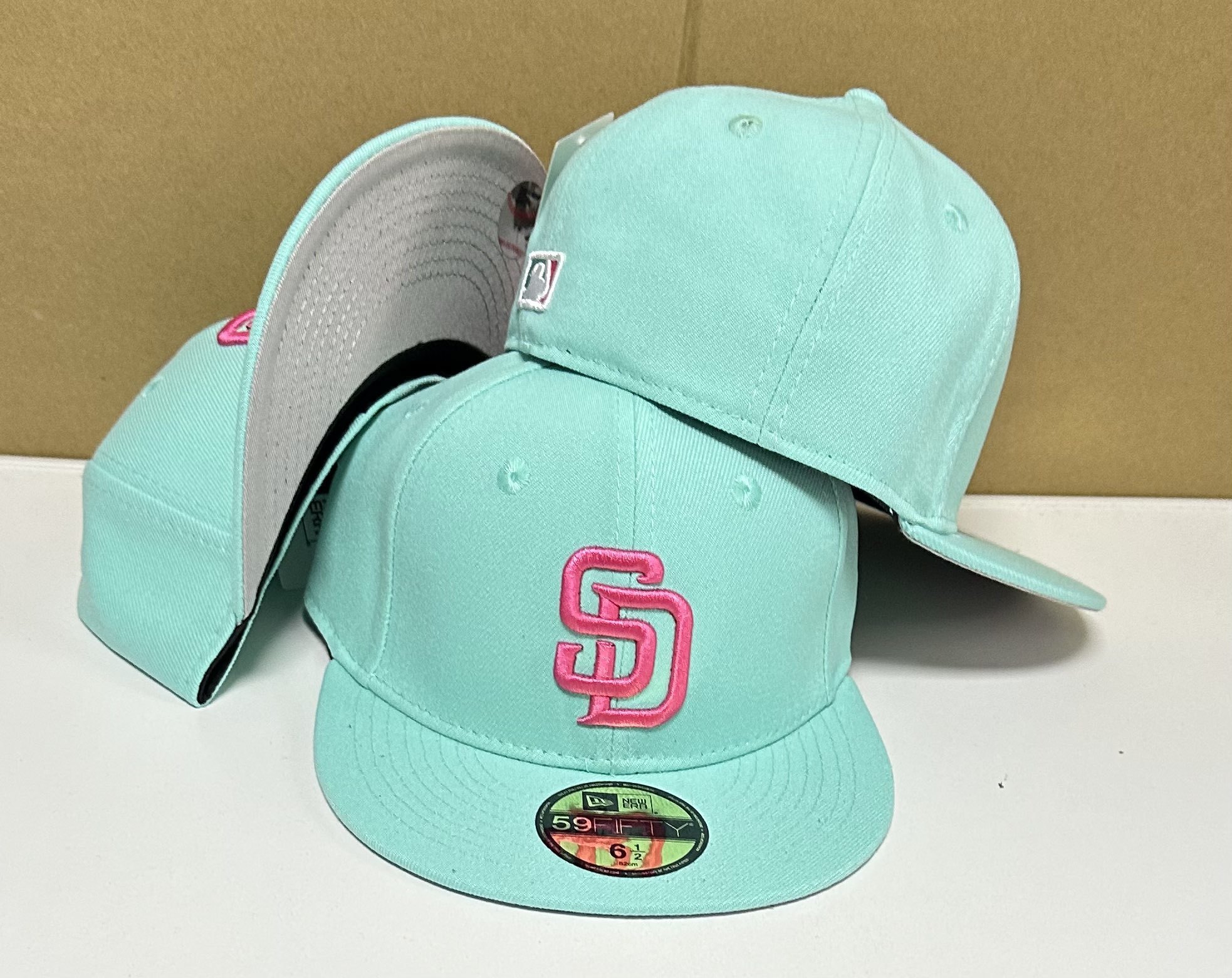 154 San Diego Padres CCAA2601-28-154 AA Classic Fitted Cap 154 USD8.48 - Image 1