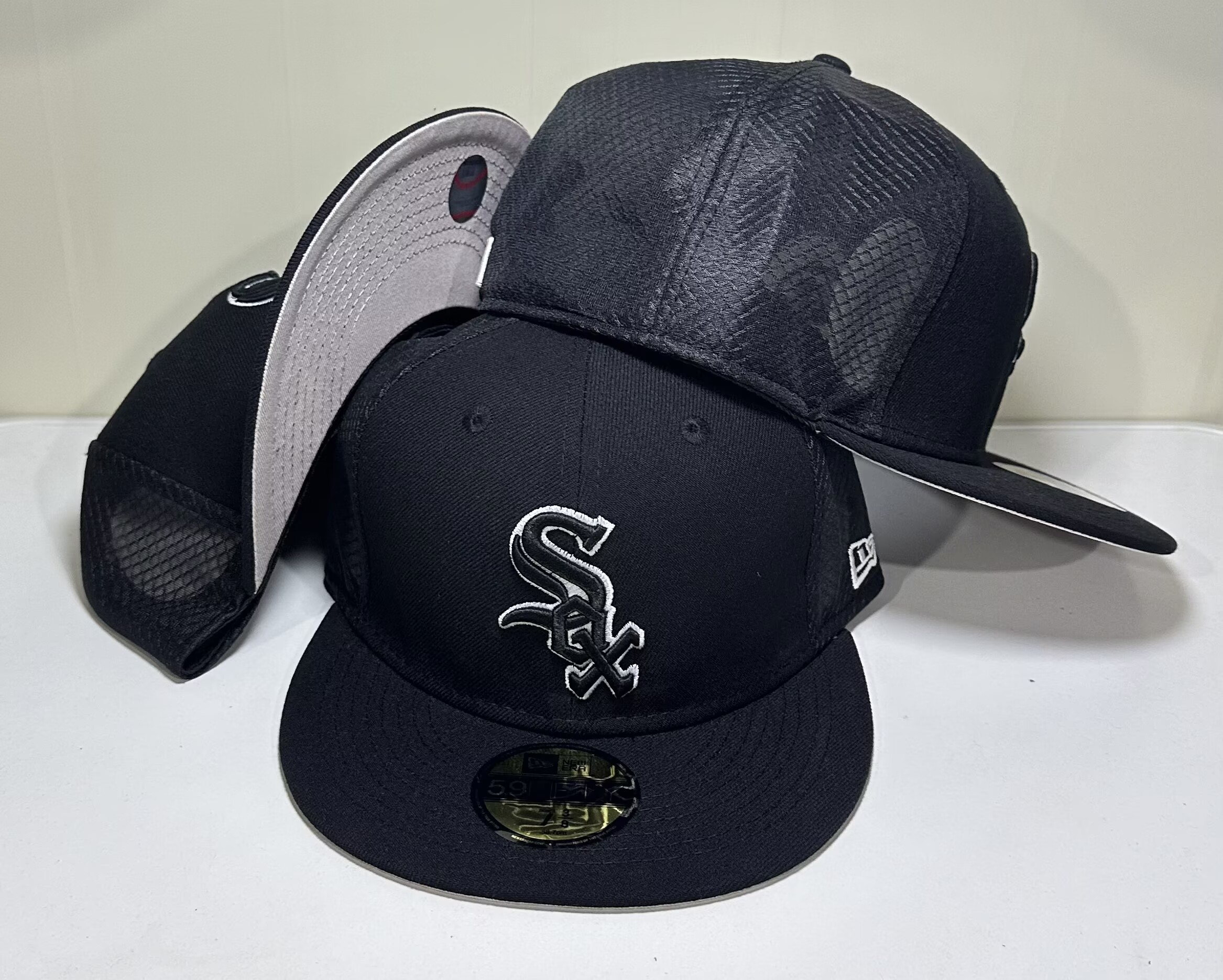 201 Coco Chicago White Sox CCAA2601-03-201 AA Classic Fitted Cap 201 USD8.48 - Image 1