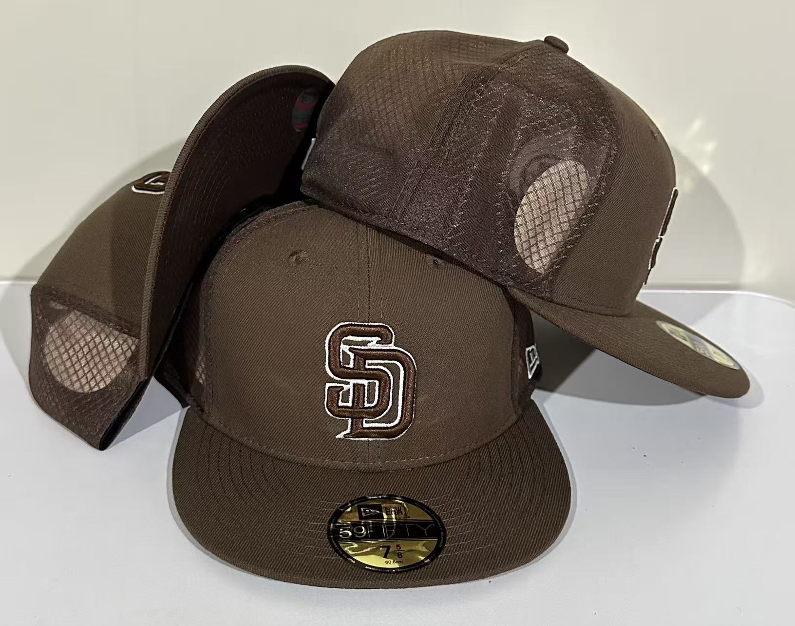 156 San Diego Padres CCAA2601-28-156 AA Classic Fitted Cap 156 USD8.48 - Image 1