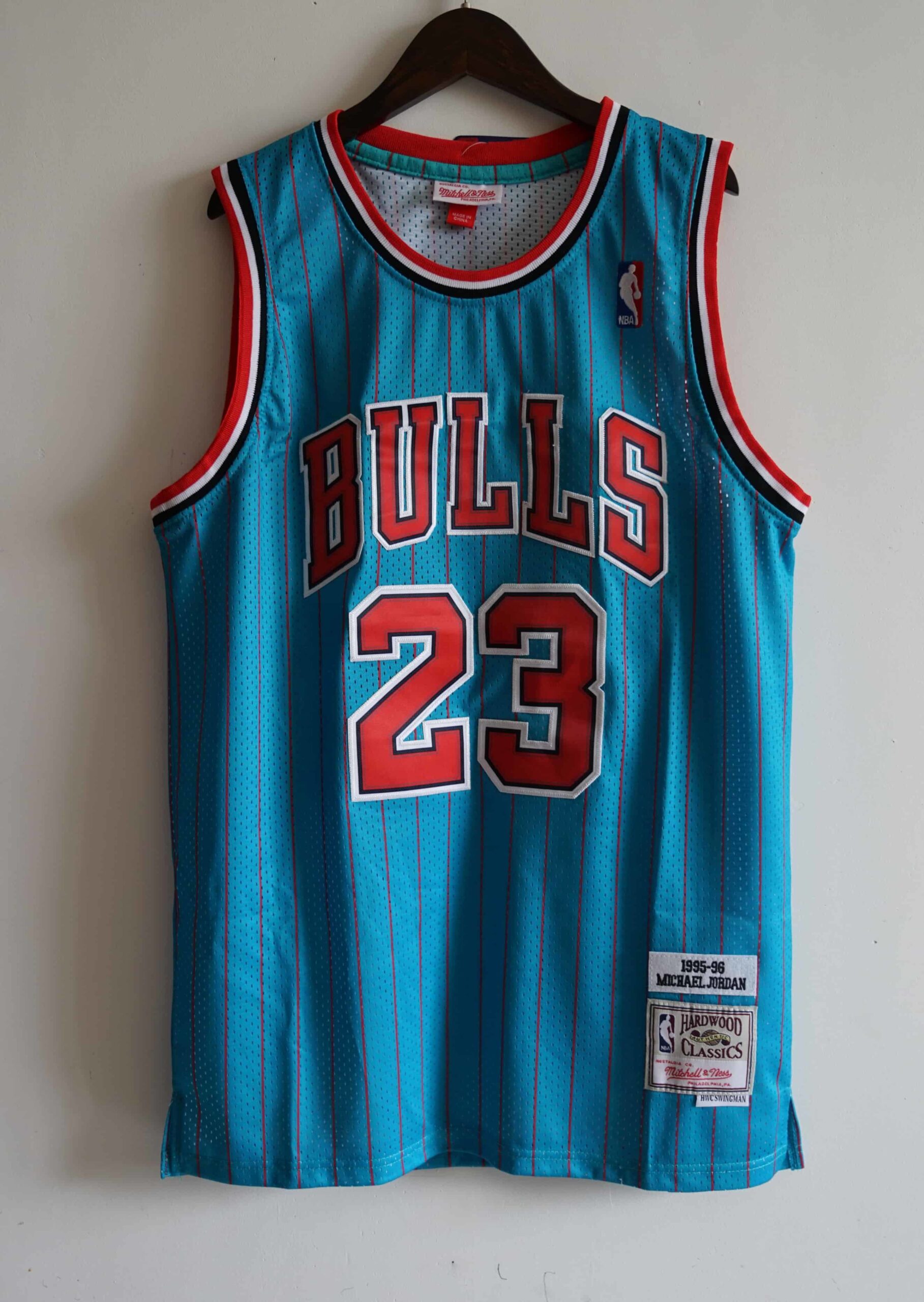 035530a9.jpg NBAJE2601-02-051-1 Chicago Bulls Basketball Jersey 051-1 USD12.98 - Image 1