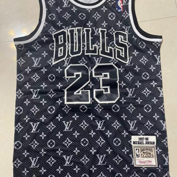 NBAJE2601-02-136 Chicago Bulls Basketball Jersey 136 USD12.98
