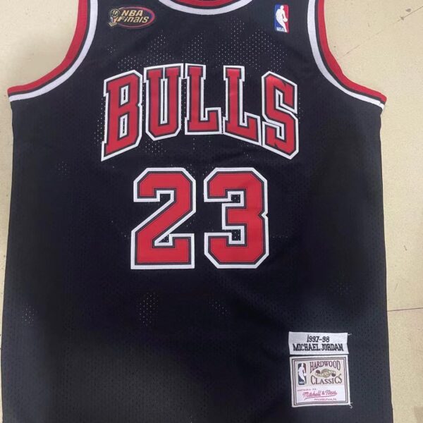 NBAJE2601-02-116 Chicago Bulls Basketball Jersey 116 USD12.98