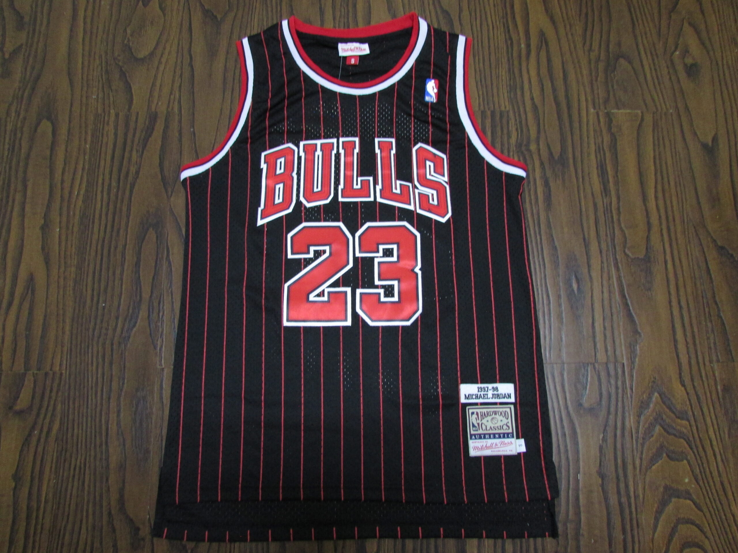 IMG_0932.JPG NBAJE2601-02-020 Chicago Bulls Basketball Jersey 020 USD12.98 - Image 1